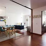 Appartamento Charming 2-bedroom In The Centre