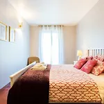 Lägenhet Charming 2-bedroom In The Centre *