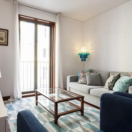 Appartement Charming 2-bedroom In The Centre Lissabon