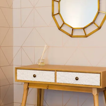 Charming 2-bedroom In The City Centre Apartment *