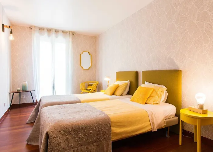 Charming 2-bedroom In The Centre شقة