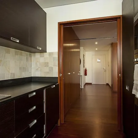 Charming 2-bedroom In The Centre Lägenhet