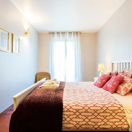 Lägenhet Charming 2-bedroom In The Centre *